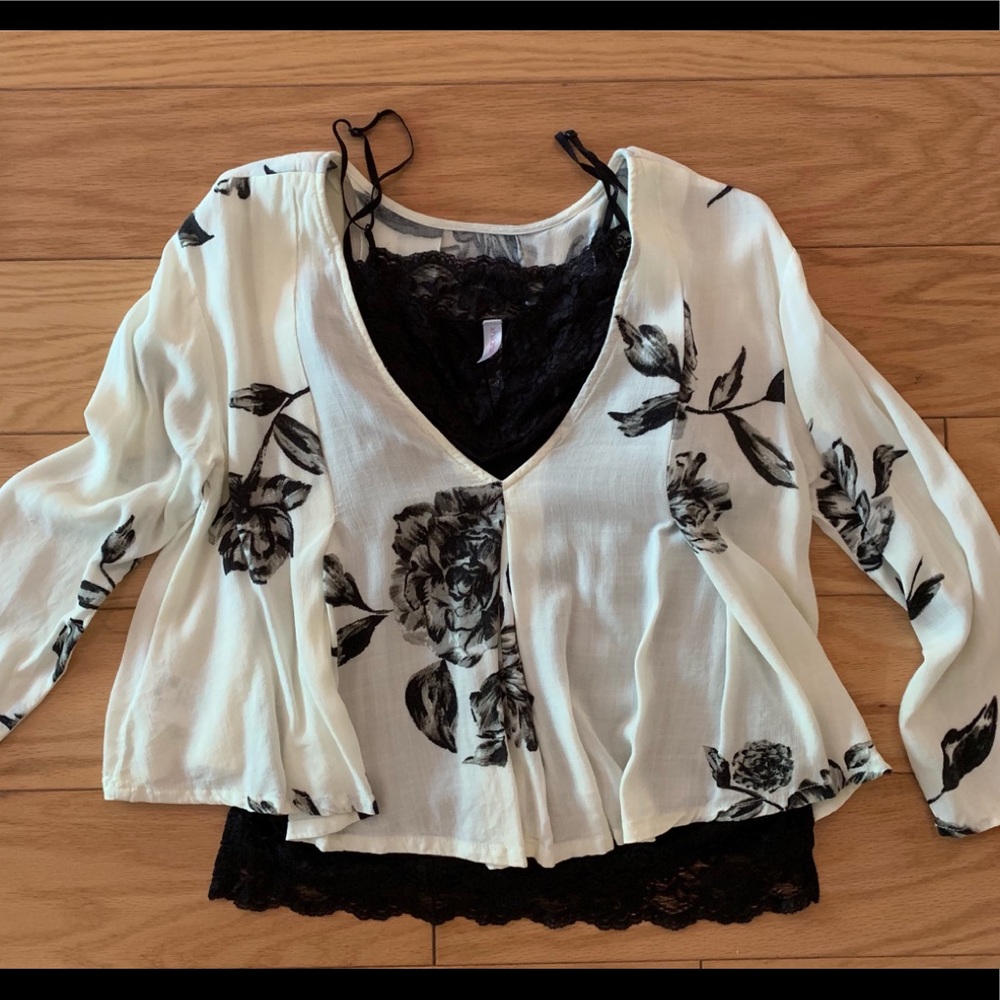 🕶 Kimichi Blue floral blouse